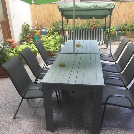 3 Papuci Гостевой дом Констанца