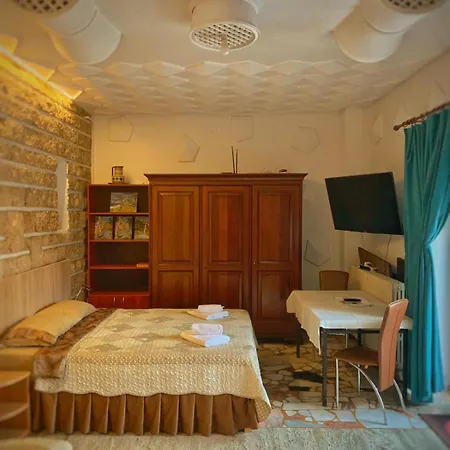 3 Papuci Гостевой дом Констанца