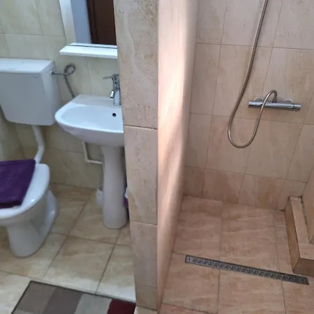 3 Papuci 4* Constanţa