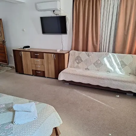 3 Papuci 4*
