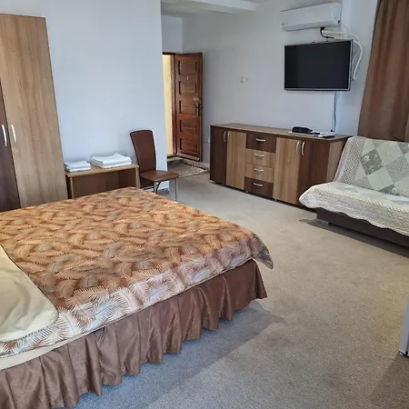 3 Papuci 4*