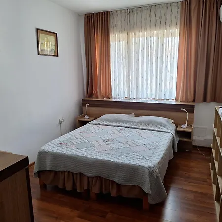 3 Papuci 4*